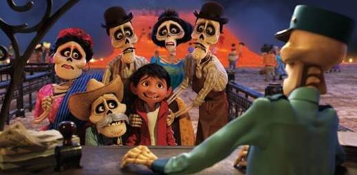 Miguel avec sa famille dans le film Coco de Pixar
